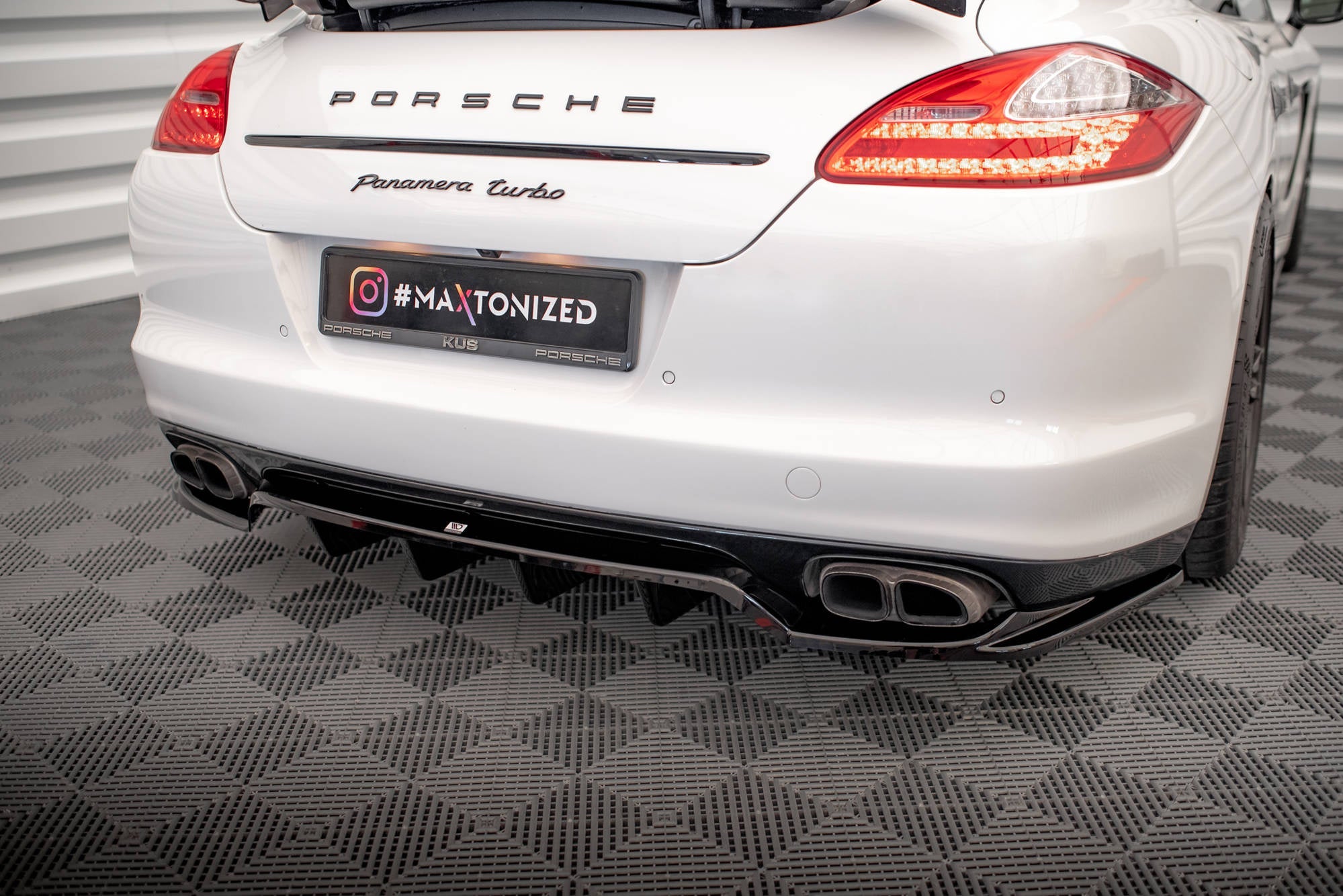 Prelungire splitter bara spate Porsche Panamera Turbo 970 2009-2013 v6 - Maxton Design