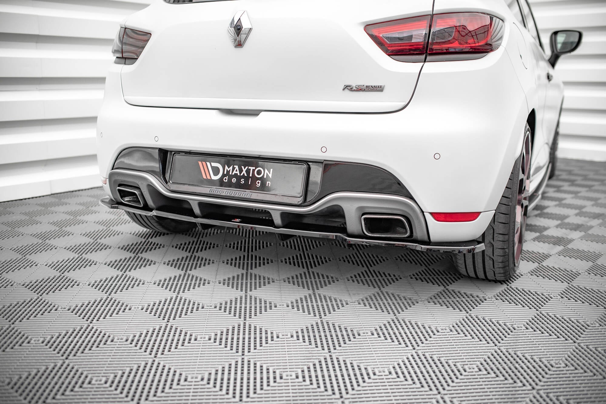 Prelungire splitter bara spate Renault Clio RS Mk4 2013-2019 v4 - Maxton Design