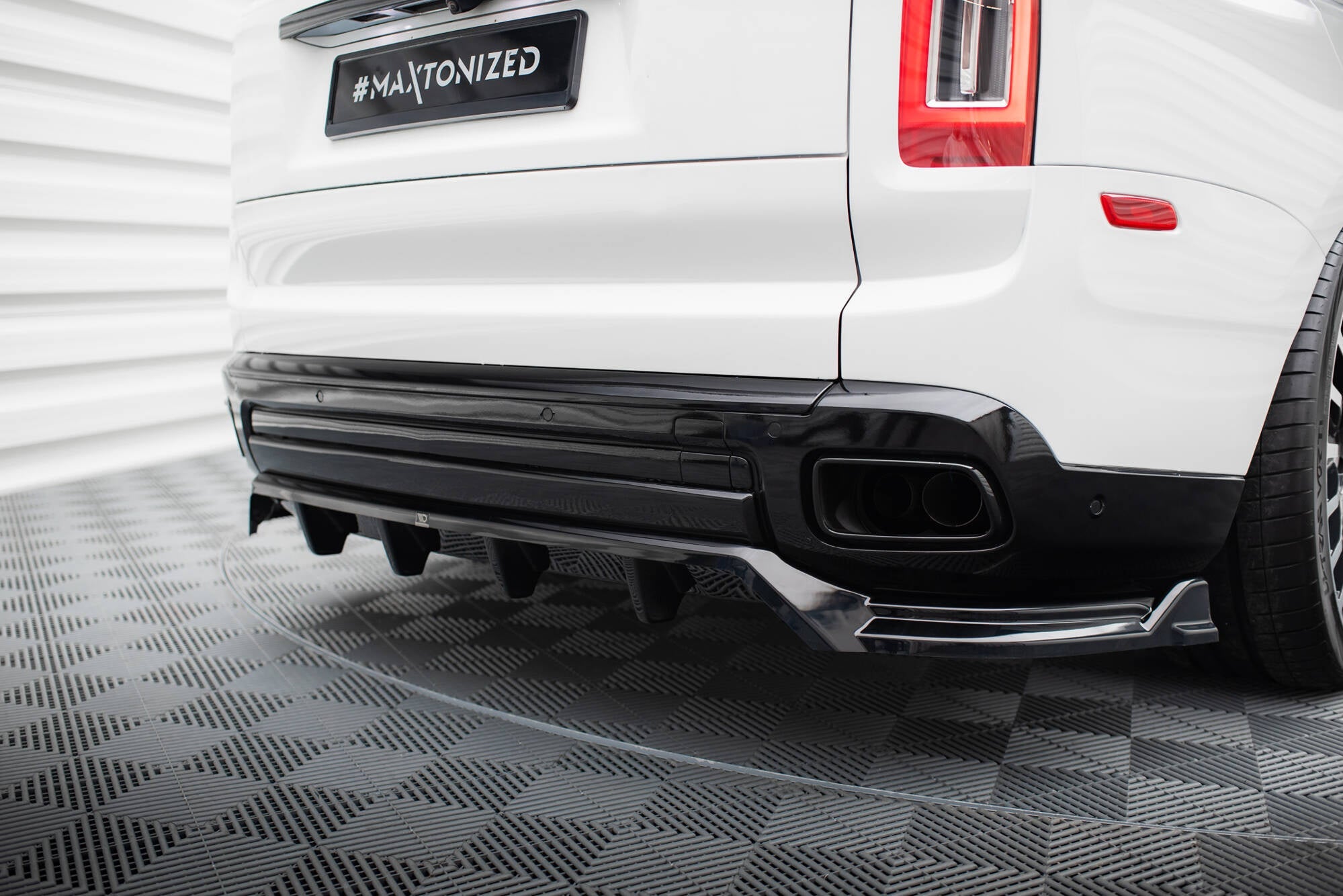 Prelungire splitter bara spate Rolls Royce Cullinan 2018- v1 - Maxton Design