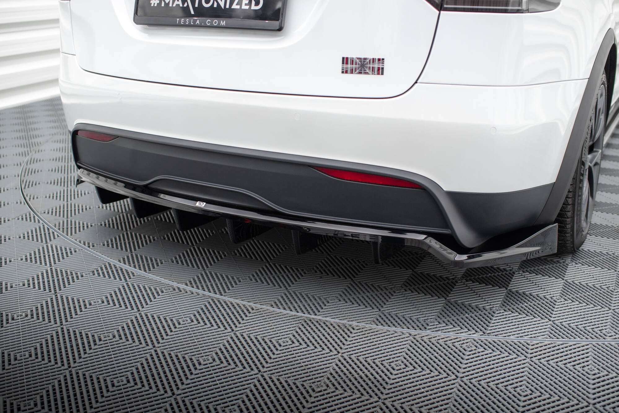 Prelungire splitter bara spate Tesla Model X Mk1 Facelift 2021- v4 - Maxton Design