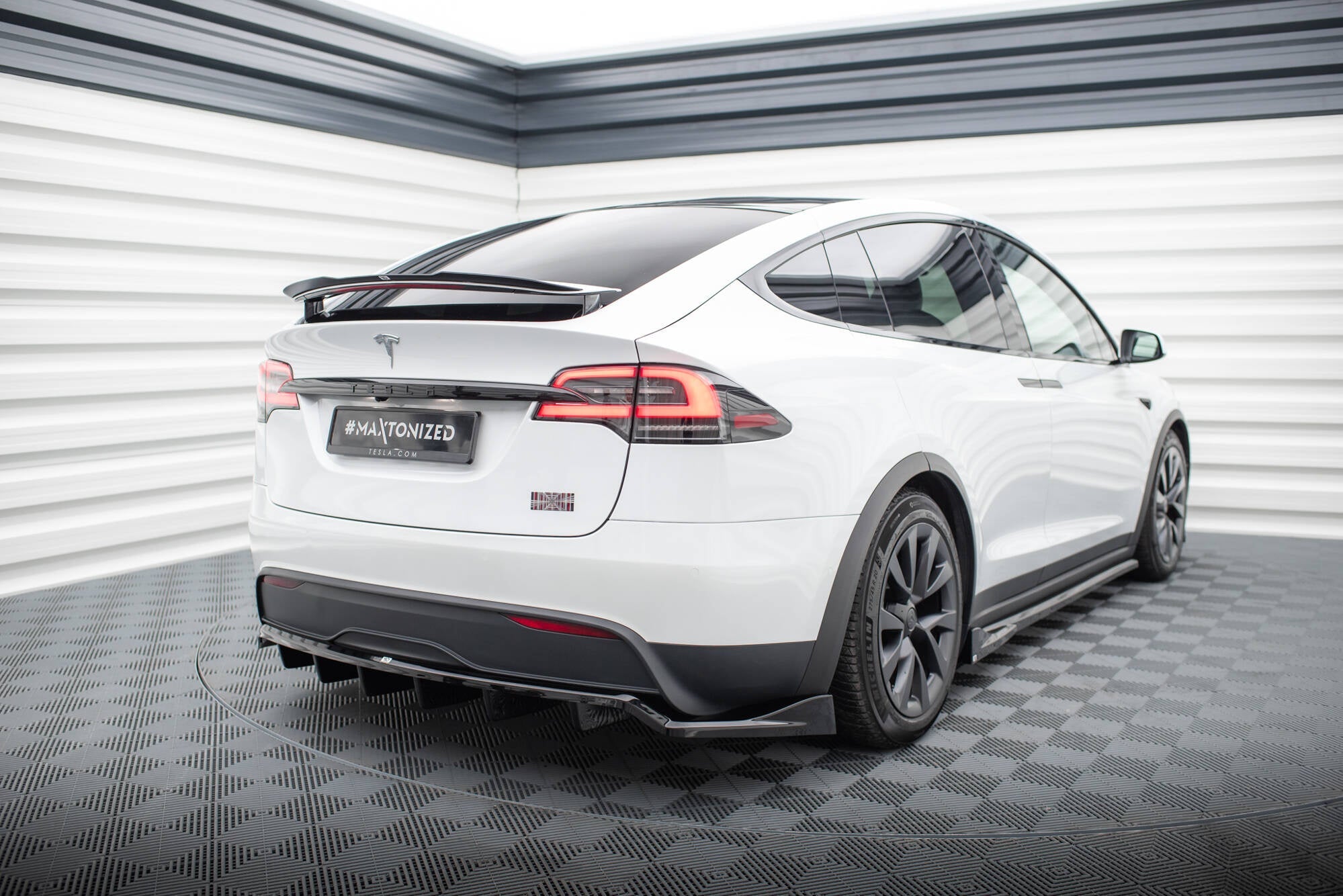 Prelungire splitter bara spate Tesla Model X Mk1 Facelift 2021- v4 - Maxton Design