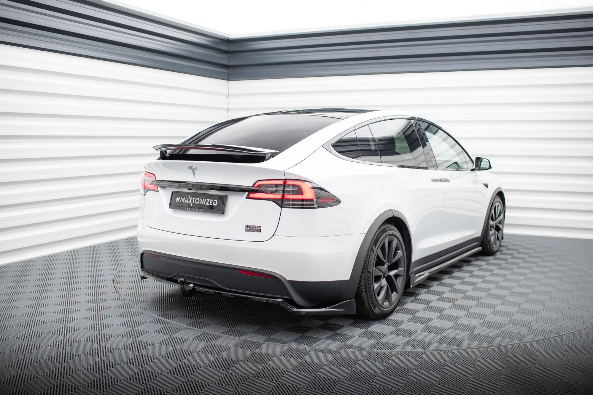 Prelungire splitter bara spate Tesla Model X Mk1 Facelift 2021- v4 - Maxton Design