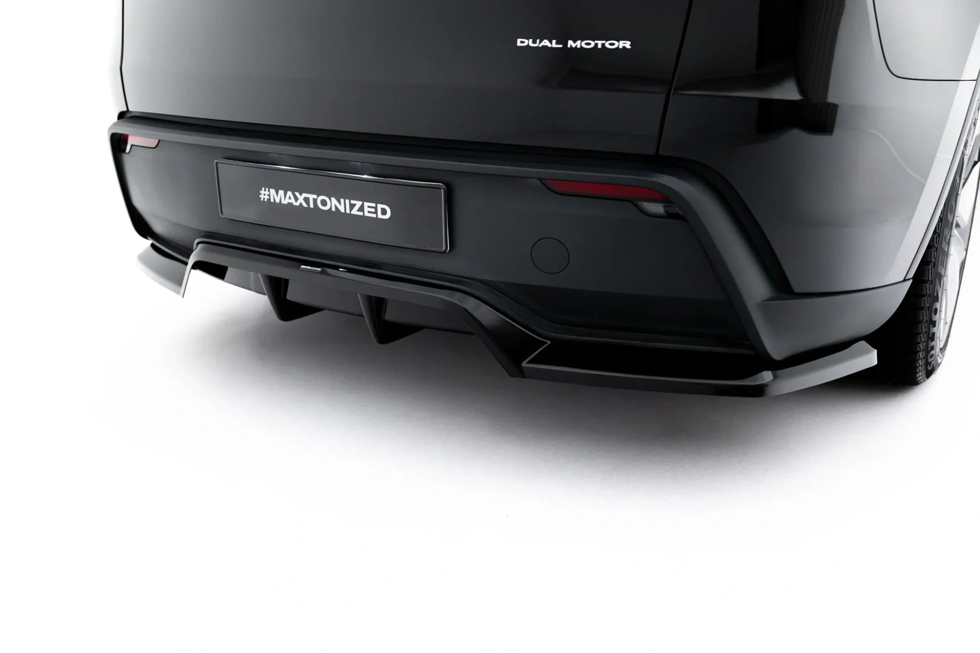 Prelungire splitter bara spate (cu aripi laterale) Tesla Model Y Mk1 Facelift - Maxton Design