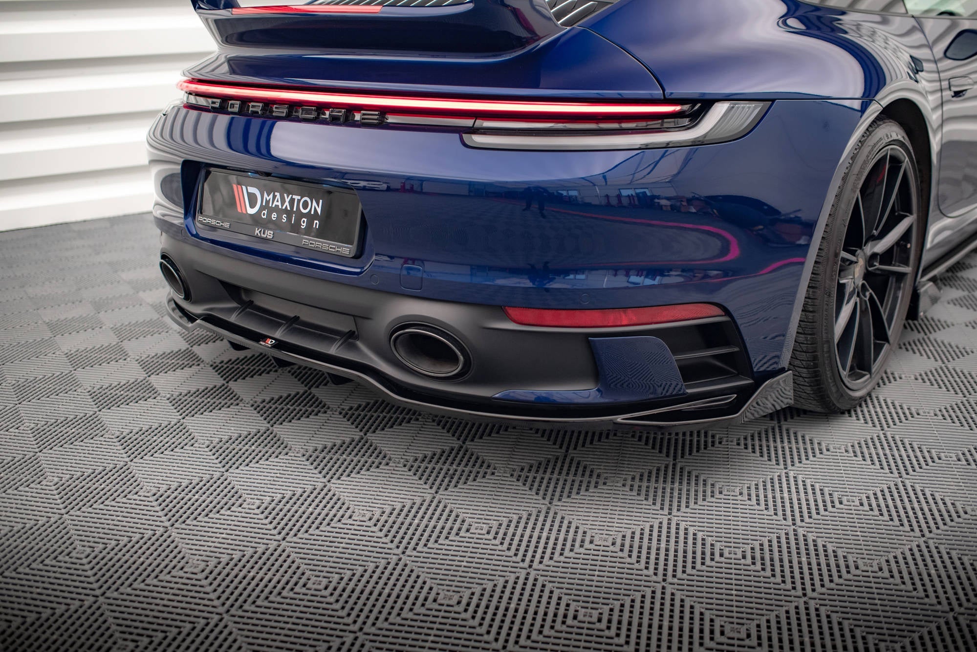 Prelungire splitter bara spate Porsche 911 Carrera Aero 992 2019- v3 - Maxton Design