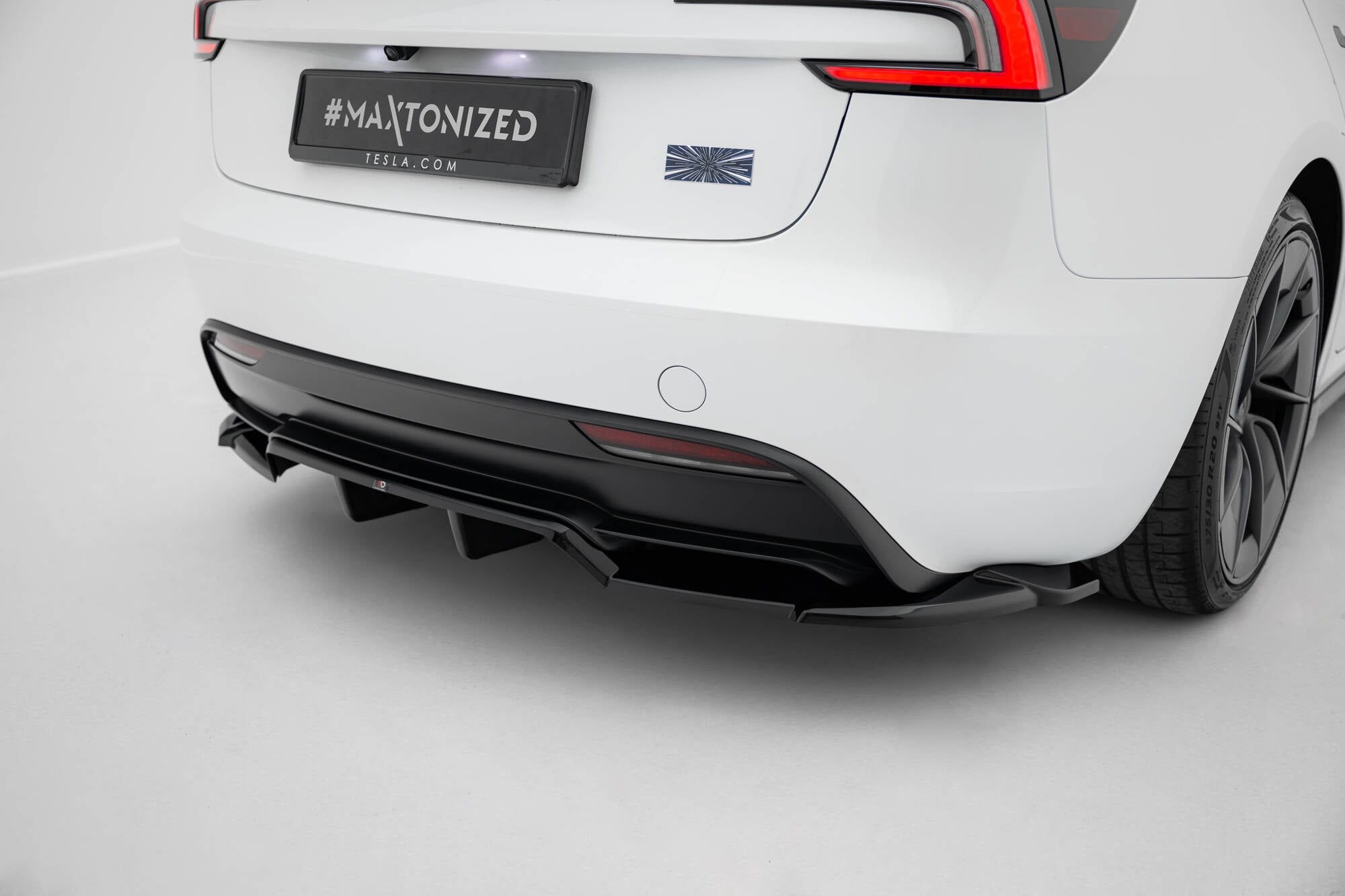 Prelungire splitter bara spate Tesla Model 3 Performance Mk1 Facelift 2023- v8 - Maxton Design