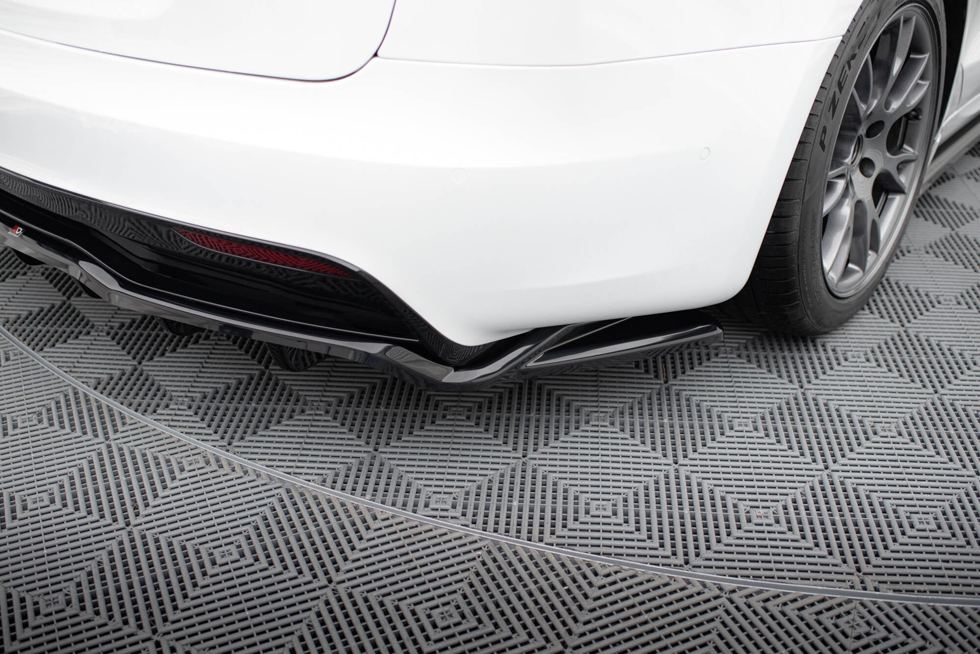 Prelungire splitter bara spate Tesla Model S Plaid Mk1 Facelift 2021- v4 - Maxton Design
