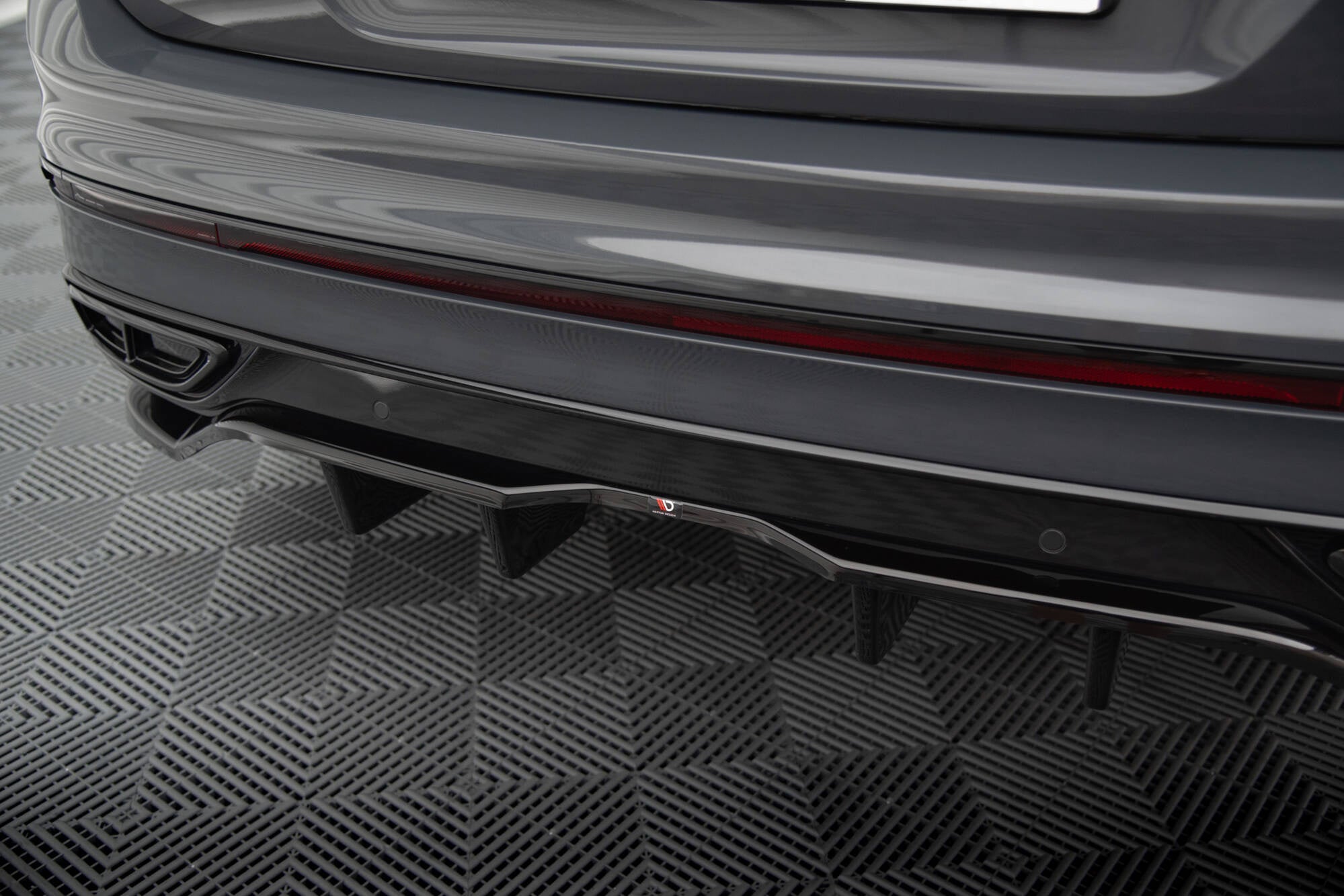Prelungire splitter bara spate Volkswagen Tiguan R-Line Mk2 Facelift 2020- v6 - Maxton Design