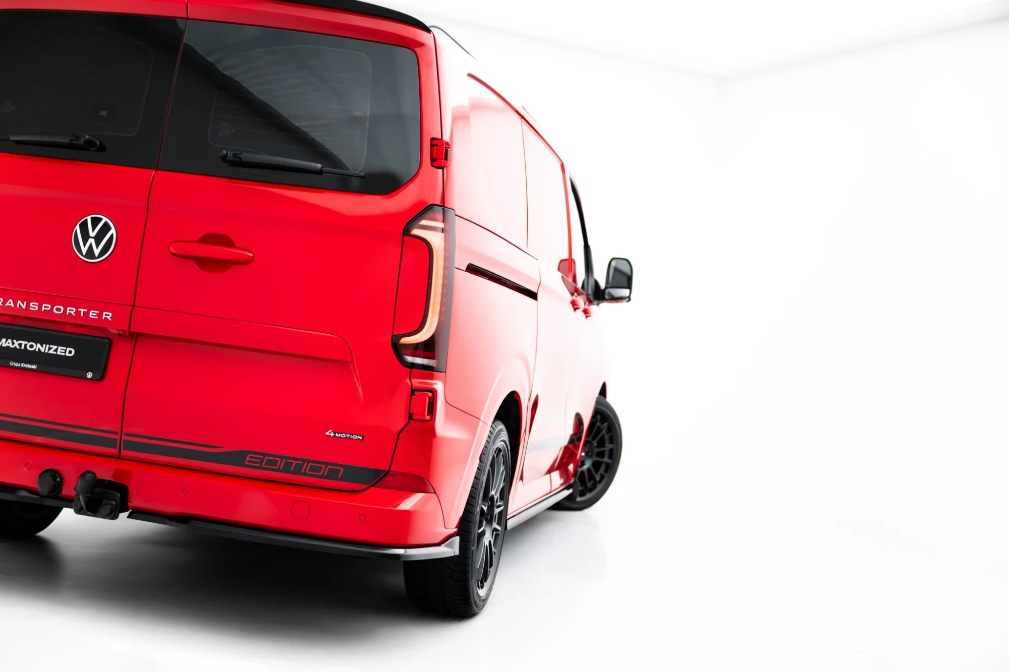 Prelungire splitter bara spate (cu aripi laterale) Volkswagen Transporter T7 - Maxton Design