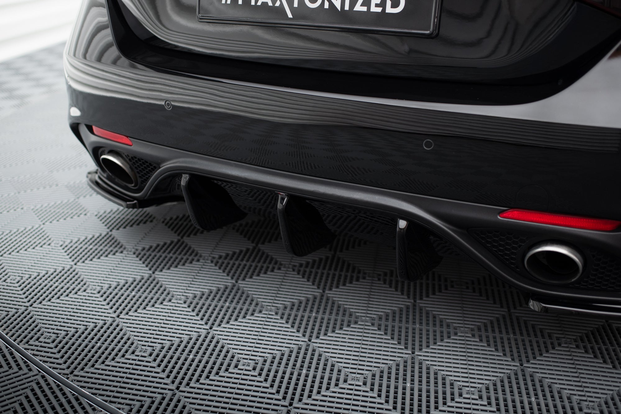 Prelungire difuzor bara spate Alfa Romeo Giulia Veloce 2015- v2 - Maxton Design