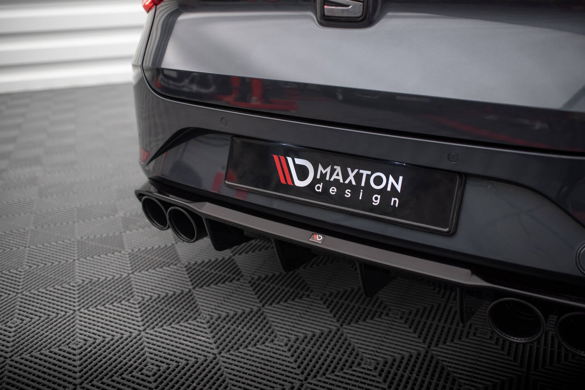 Prelungire difuzor bara spate plus imitatii evacuare Seat Leon ST FR Mk4 2020- v34 - Maxton Design
