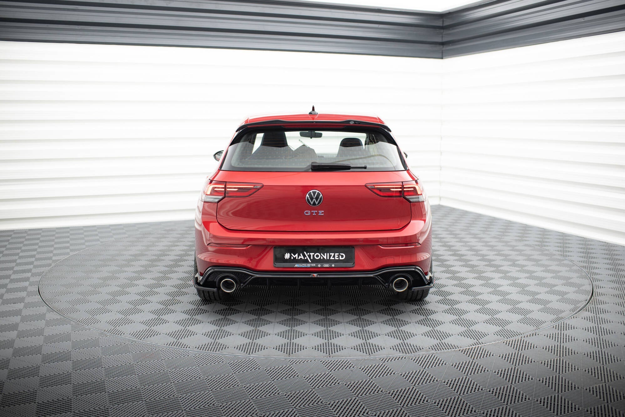 Prelungire difuzor bara spate plus imitatii evacuare finala Volkswagen Golf Mk8 GTE 2019- v45 - Maxton Design