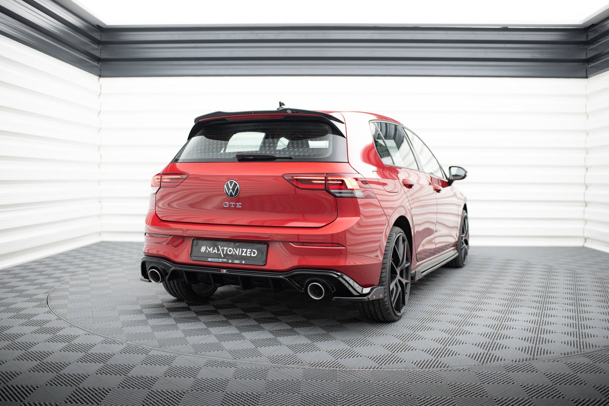 Prelungire difuzor bara spate plus imitatii evacuare finala Volkswagen Golf Mk8 GTE 2019- v45 - Maxton Design