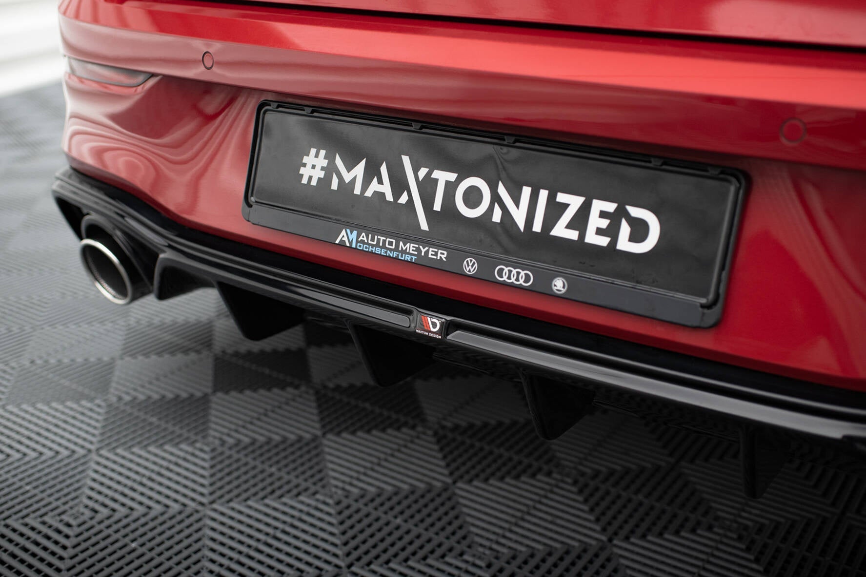 Prelungire difuzor bara spate plus imitatii evacuare finala Volkswagen Golf Mk8 GTE 2019- v45 - Maxton Design