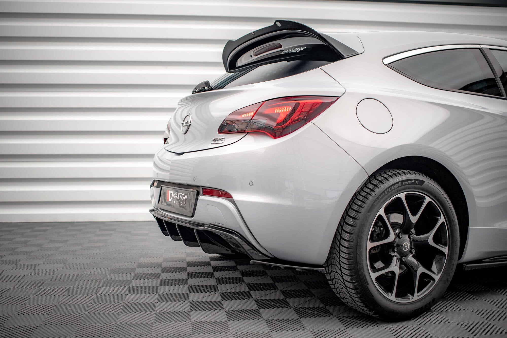 Prelungire difuzor bara spate Opel Astra GTC OPC-Line J 2011-2018 v9 - Maxton Design