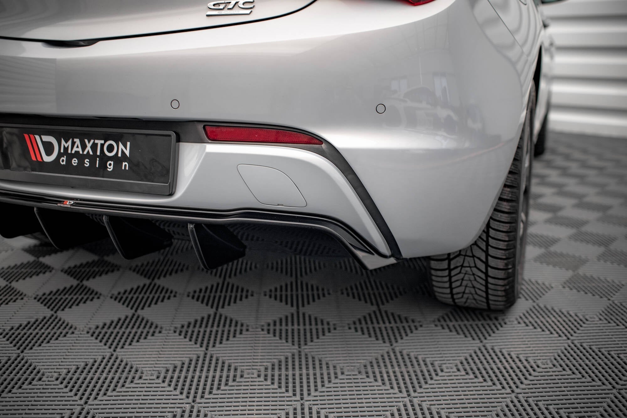 Prelungire difuzor bara spate Opel Astra GTC OPC-Line J 2011-2018 v9 - Maxton Design