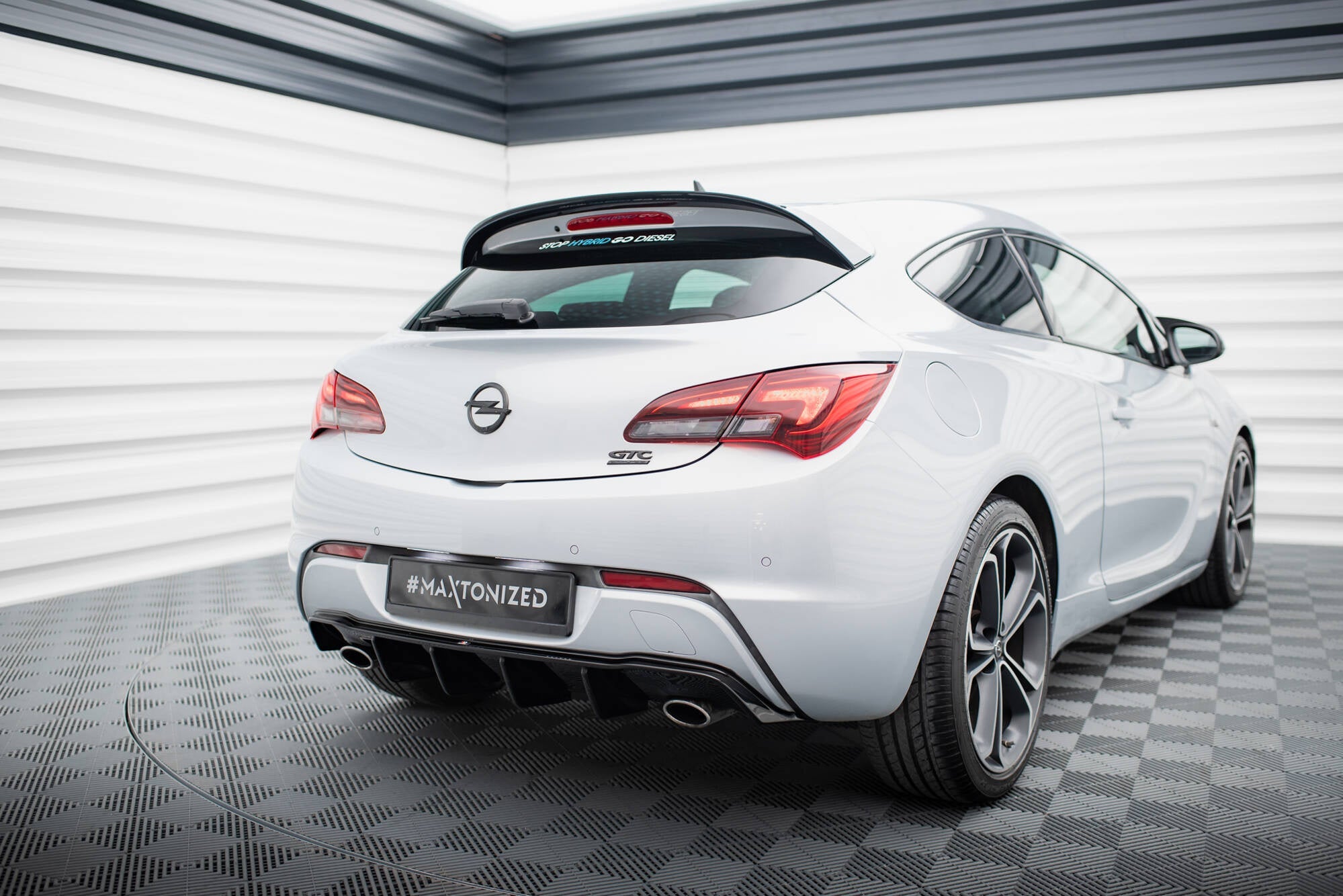 Prelungire difuzor bara spate Opel Astra GTC OPC-Line J 2011-2018 v6 - Maxton Design