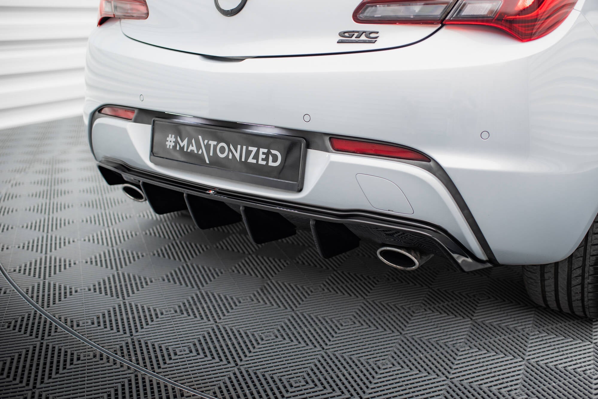 Prelungire difuzor bara spate Opel Astra GTC OPC-Line J 2011-2018 v10 - Maxton Design