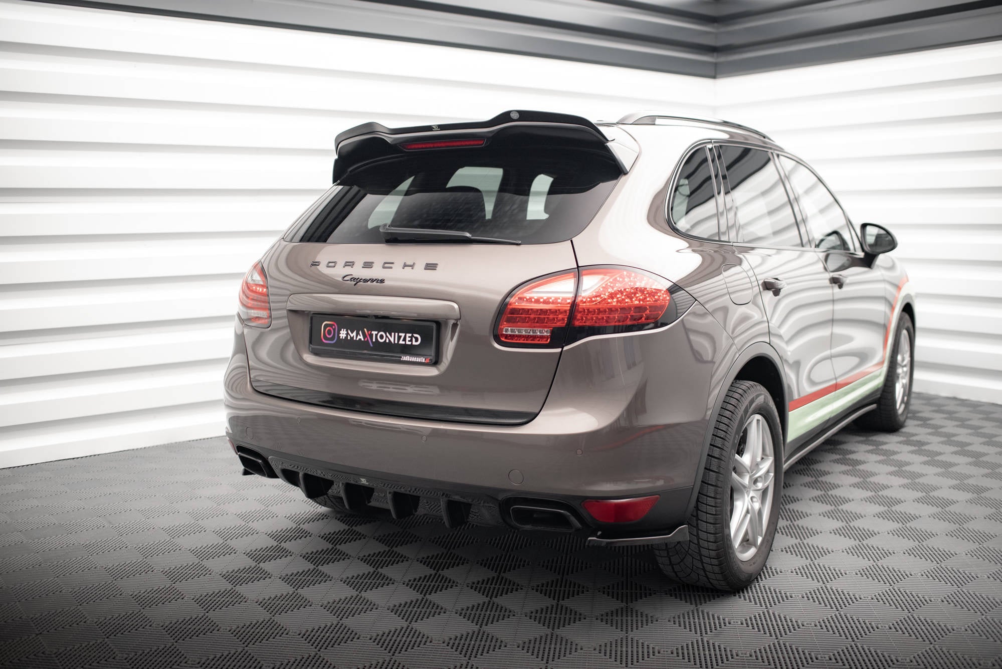 Prelungire difuzor bara spate Porsche Cayenne Mk2 2010-2014 v1 - Maxton Design