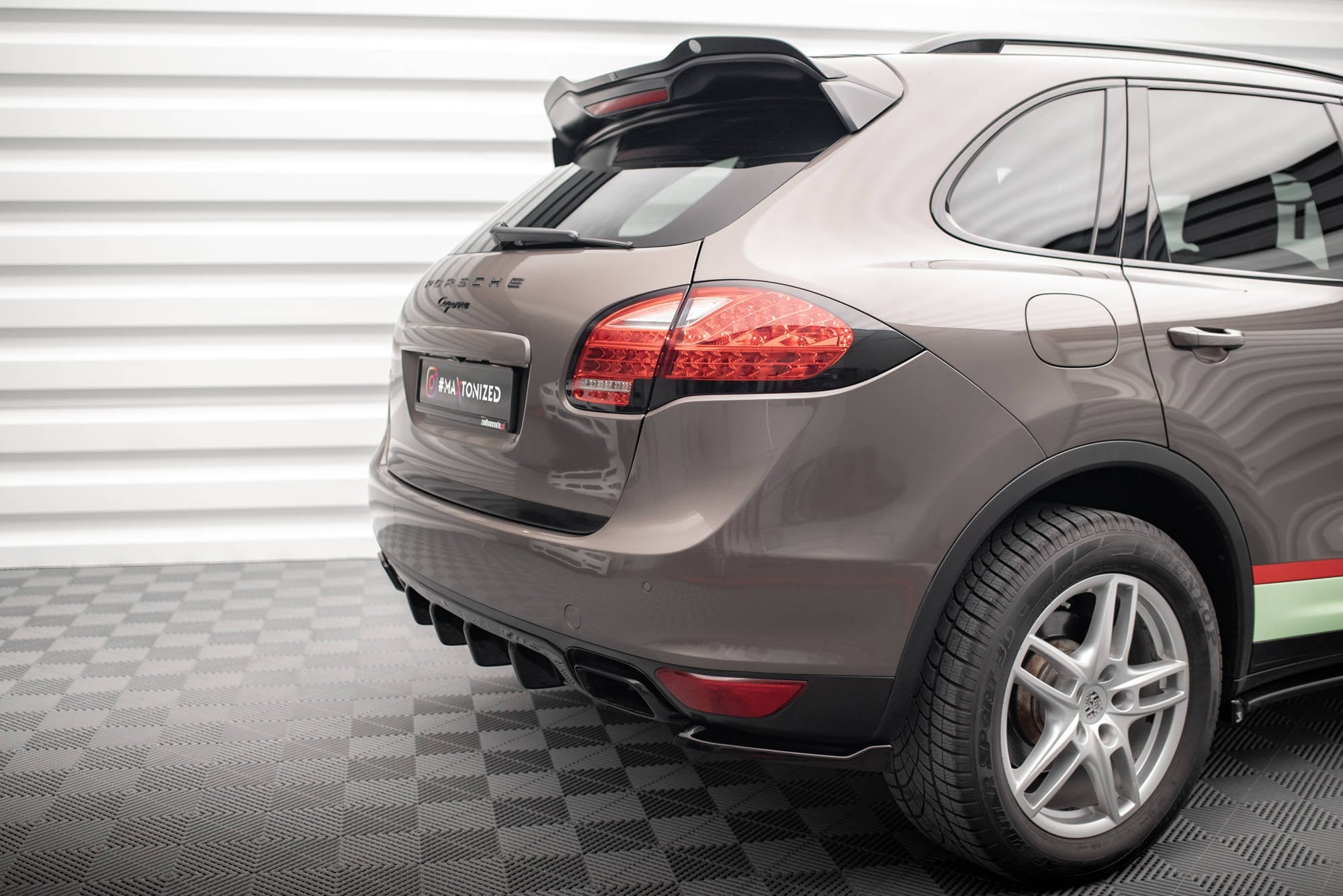 Prelungire difuzor bara spate Porsche Cayenne Mk2 2010-2014 v1 - Maxton Design