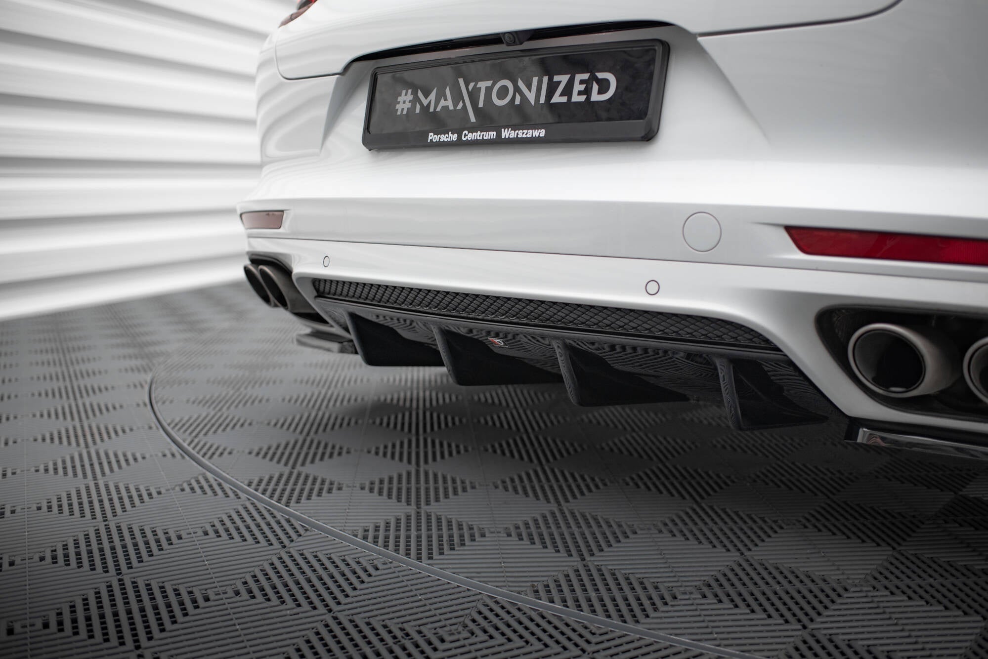 Prelungire difuzor bara spate Porsche Panamera Turbo GTS 971 2016- v2 - Maxton Design
