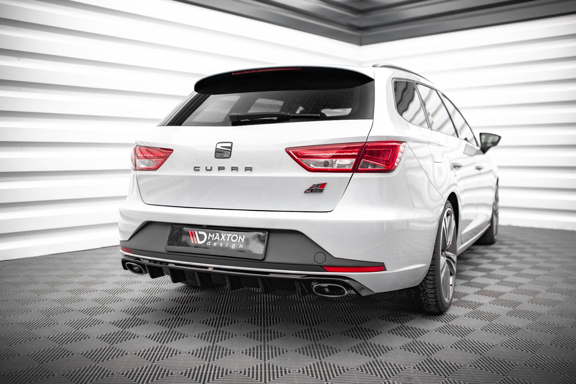 Prelungire difuzor bara spate Leon Cupra Sportstourer Mk3 2012-2016 v32 - Maxton Design