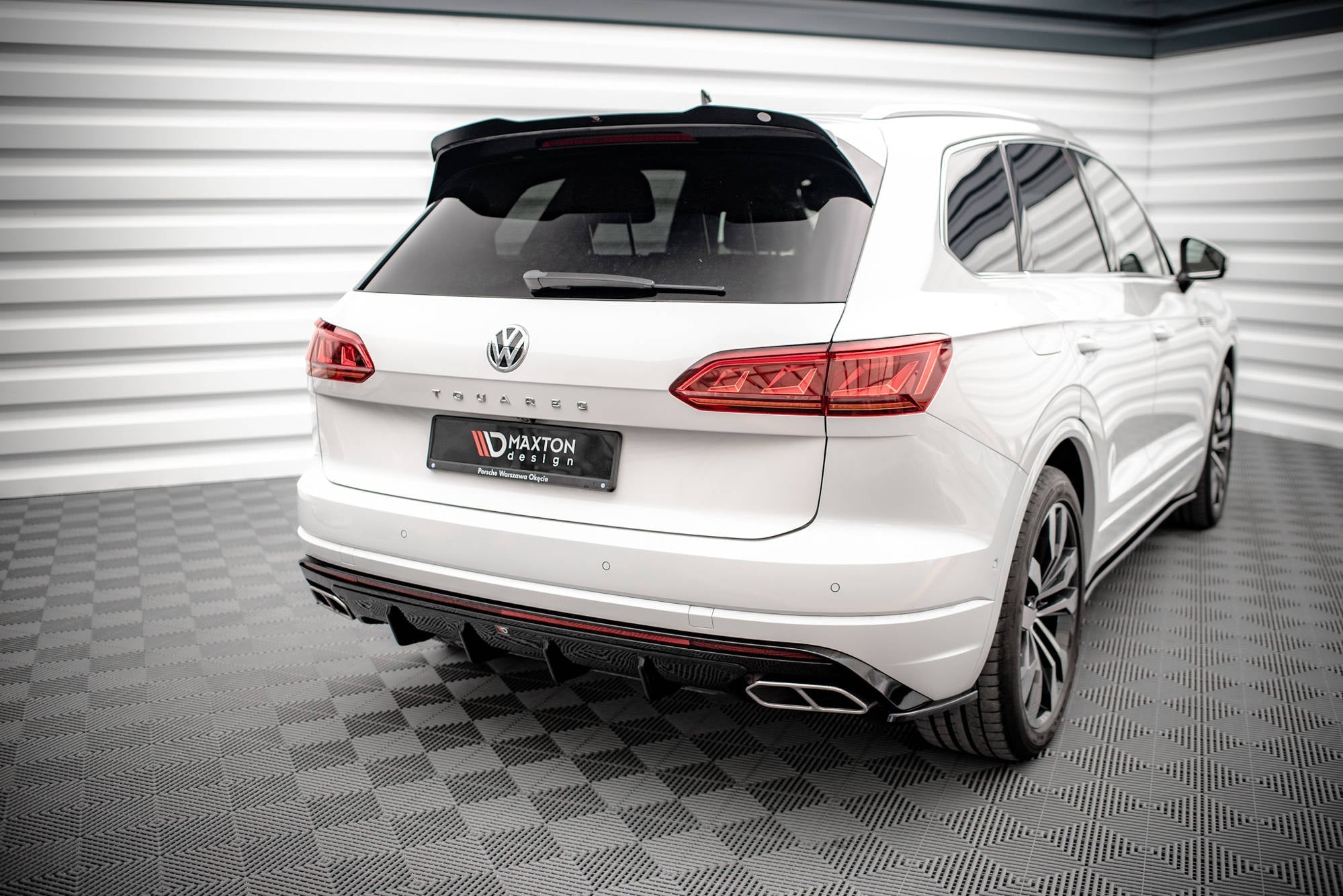 Prelungire difuzor bara spate Volkswagen Touareg R-Line Mk3 2018- v1 - Maxton Design