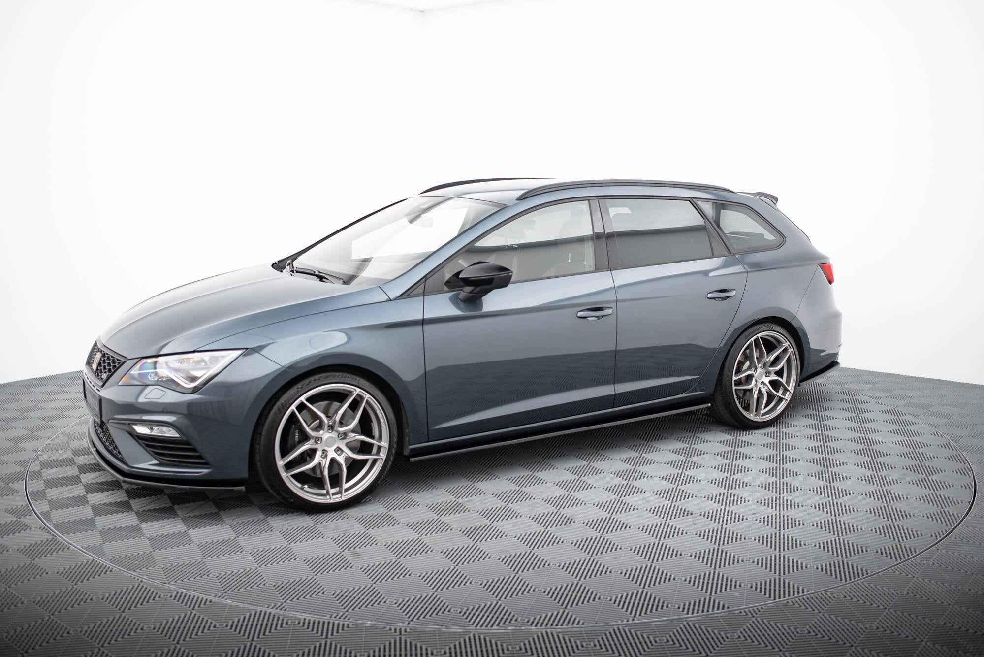 Praguri Seat Leon 5F Mk3 Cupra FR Facelift 2017-2020 v3 - Maxton Design