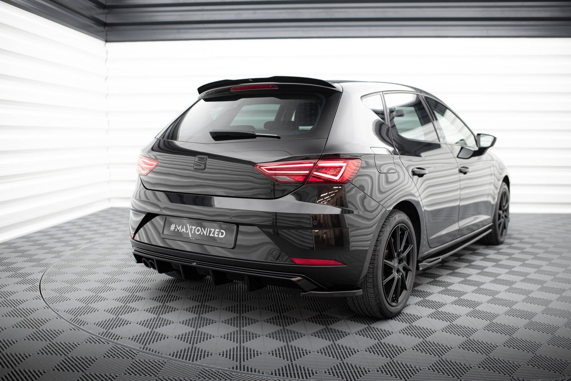 Eleron spoiler cap Seat Leon Mk3 FR 2012-2016 v3 - Maxton Design