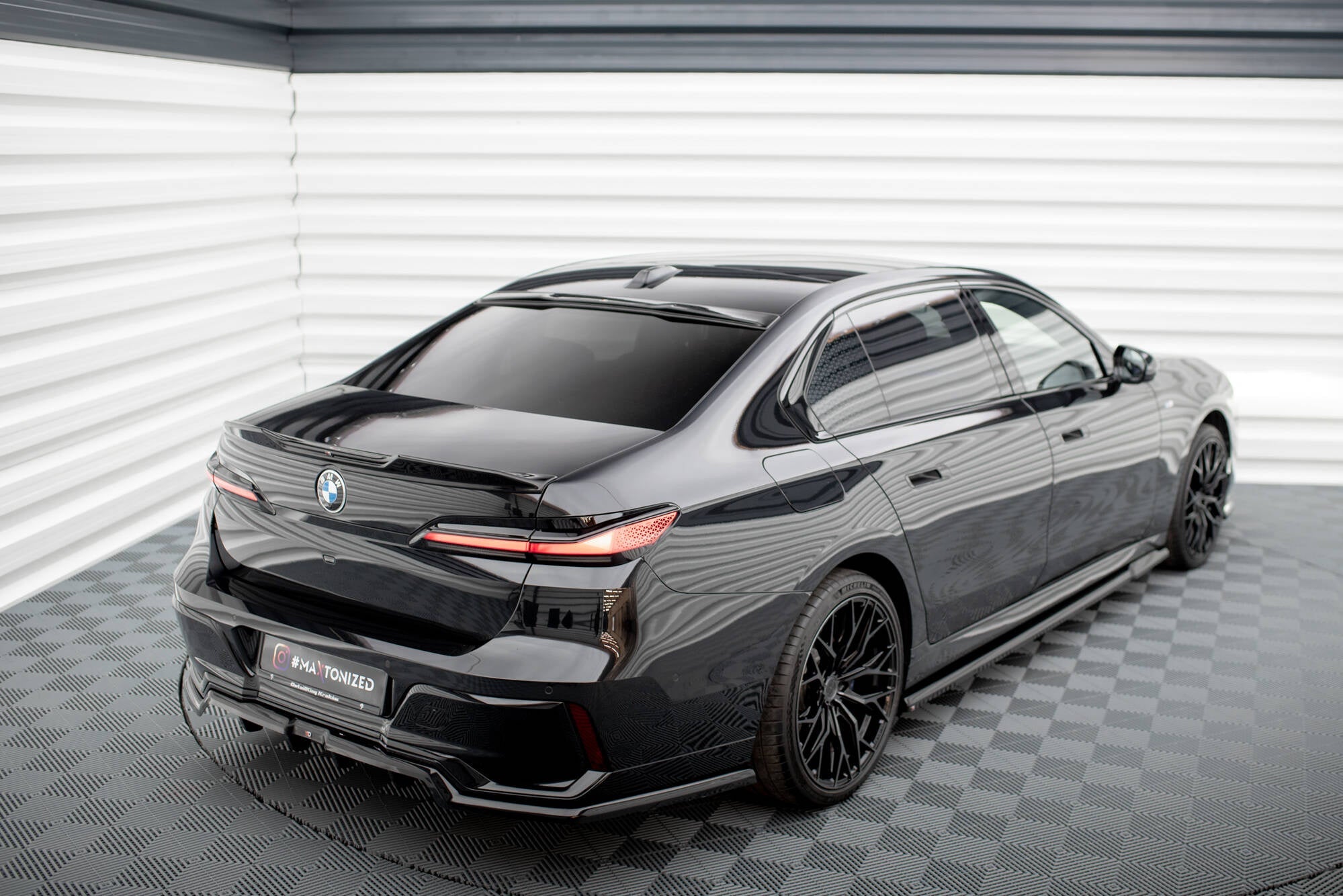 Pachet Set Splitter Exterior Prelungiri Body kit tuning Bmw Seria 7 G70 740d / 740i M-Pack 2022- v16 - Maxton Design