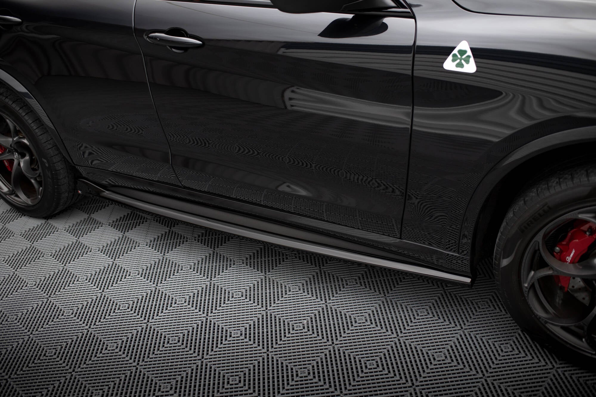 Praguri Alfa Romeo Stelvio Quadrifoglio Mk1 2016-2020 v2 - Maxton Design