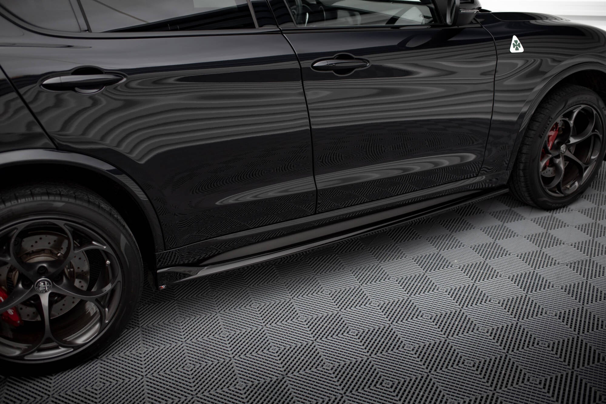 Praguri Alfa Romeo Stelvio Quadrifoglio Mk1 2016-2020 v2 - Maxton Design