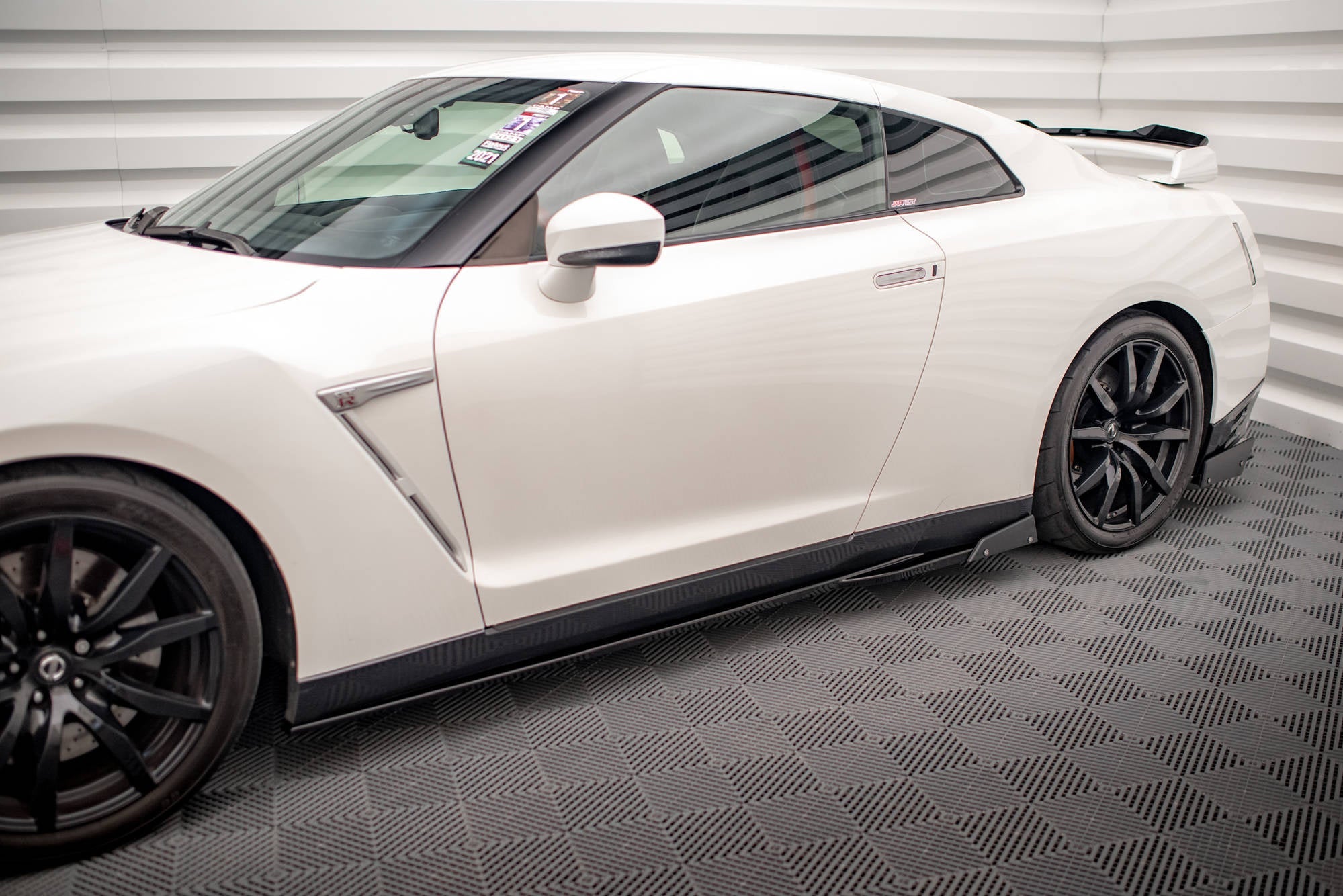 Praguri si flapsuri Nissan GTR R35 Facelift 2011-2016 v3 - Maxton Design