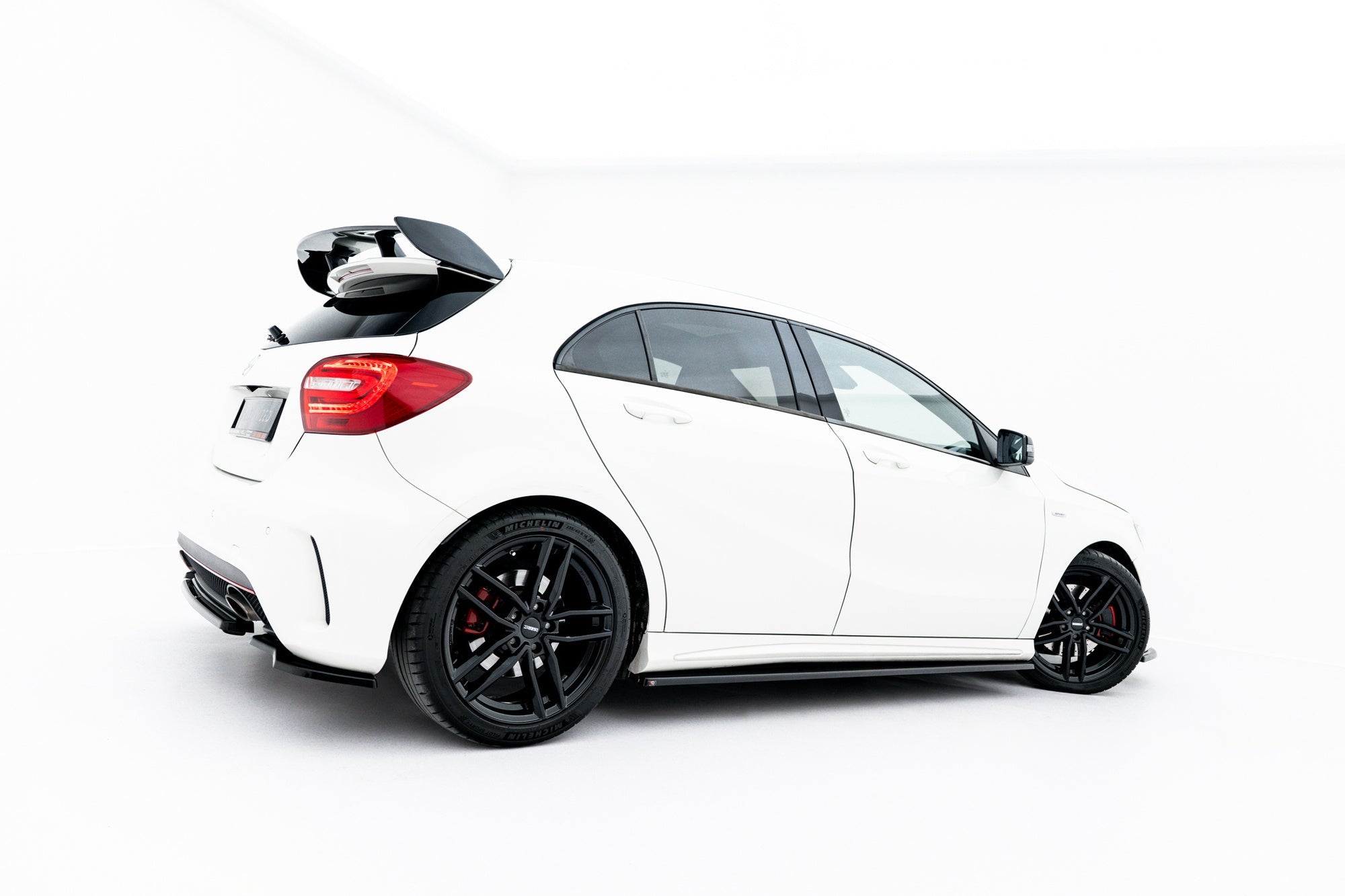 Praguri Mercedes A Class W176 Amg-Line 2013-2015 v2 - Maxton Design