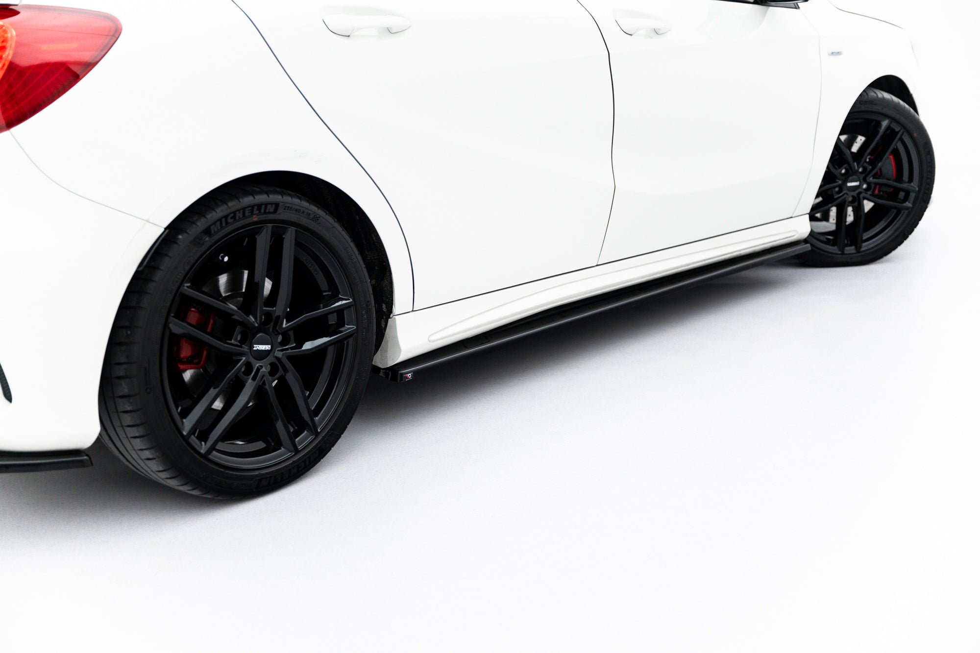 Praguri Mercedes A Class W176 Amg-Line 2013-2015 v2 - Maxton Design