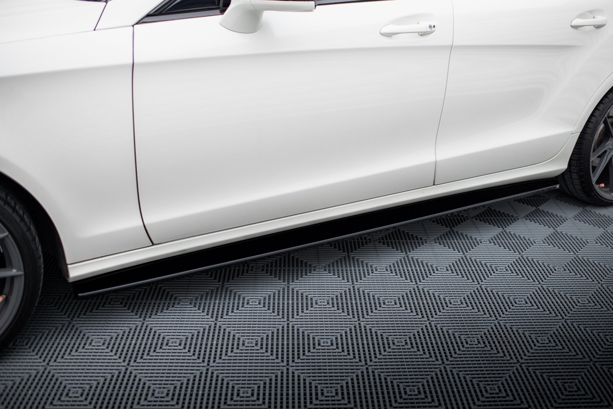 Praguri Mercedes CLS C218 Amg Line 2011-2014 v1 - Maxton Design