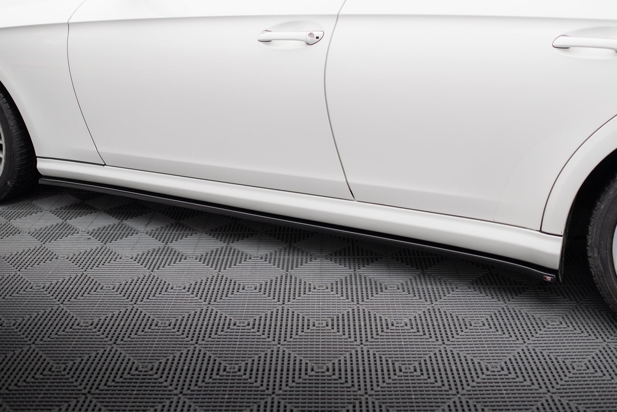 Praguri Mercedes CLS C219 55AMG 2004-2006 v2 - Maxton Design