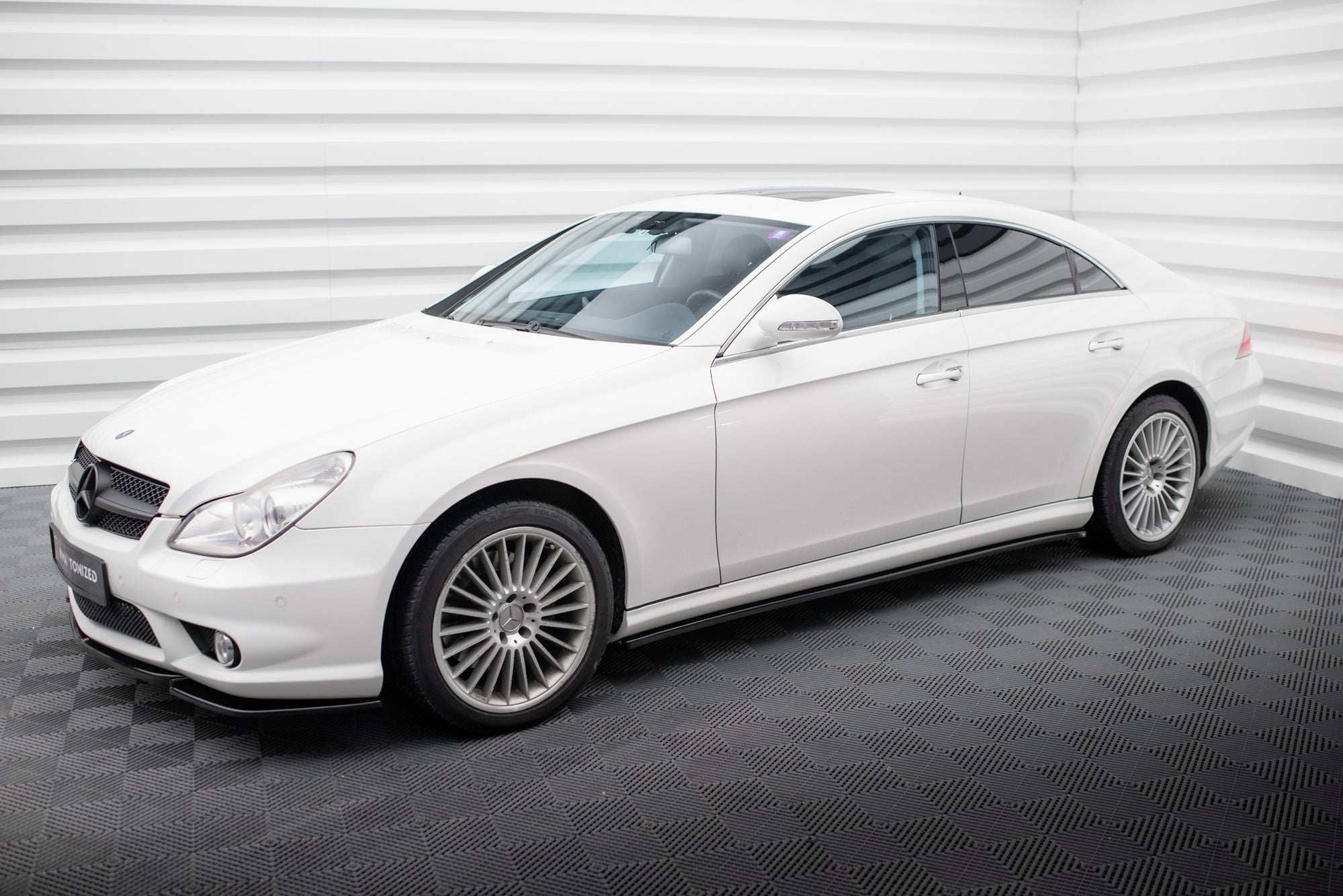 Praguri Mercedes CLS C219 55AMG 2004-2006 v2 - Maxton Design