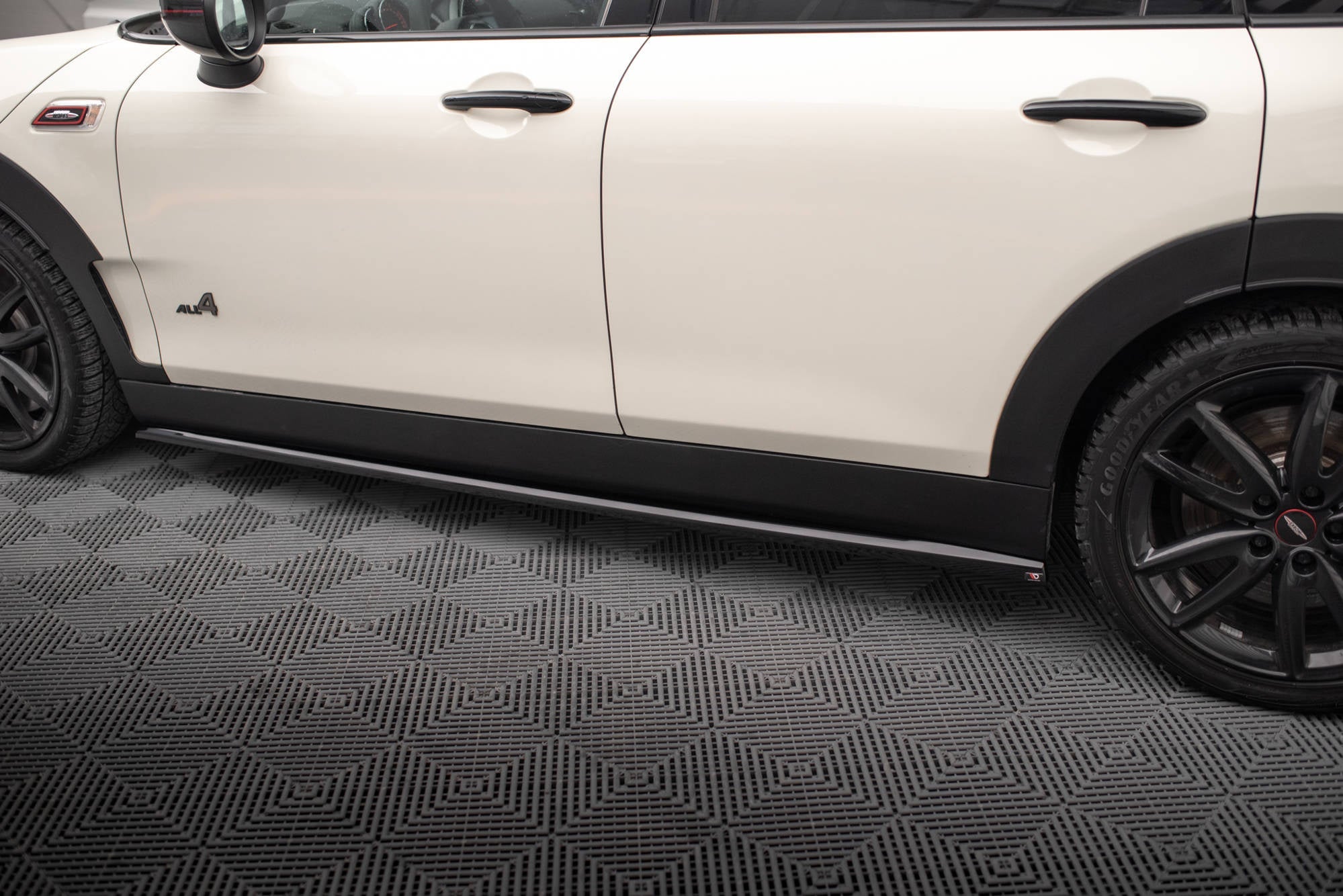 Praguri Mini Cooper Clubman John Cooper Works F54 Facelift 2019- v2 - Maxton Design