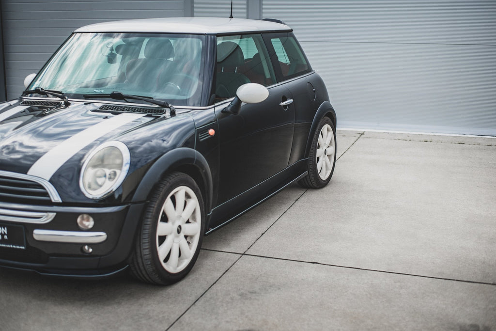 Praguri Mini Cooper One R50 2001-2006 v1 - Maxton Design