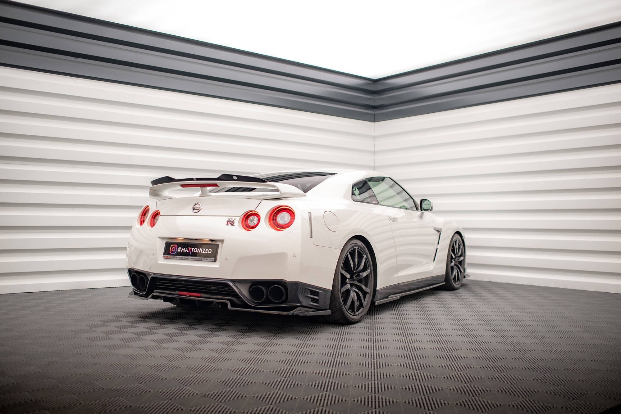 Praguri Nissan GTR R35 Facelift 2011-2016 v2 - Maxton Design