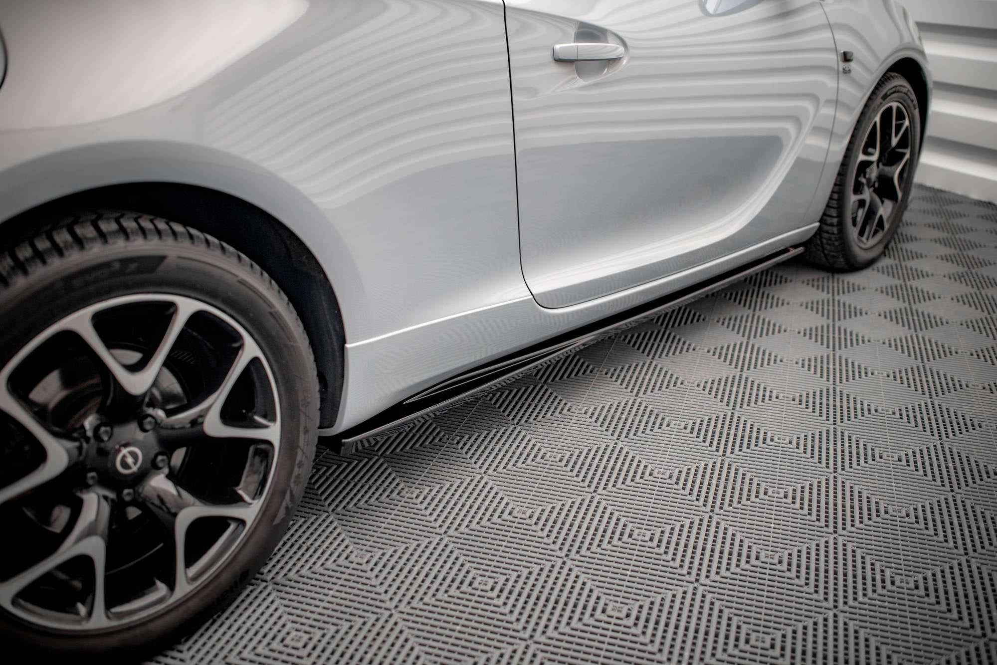 Praguri Opel Astra J GTC OPC-Line 2011-2018 v4 - Maxton Design