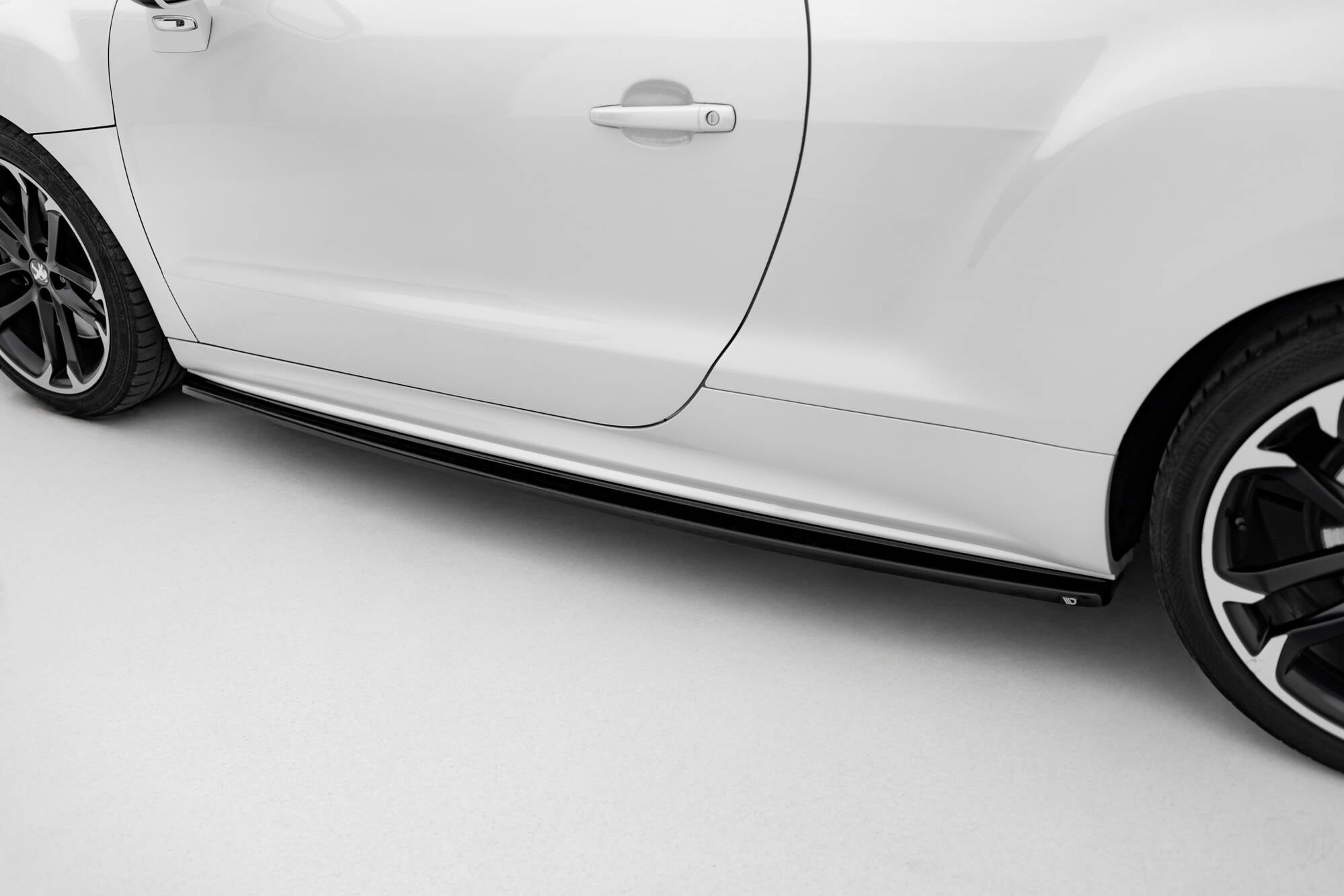 Praguri Peugeot RCZ 2009-2015 v1 - Maxton Design