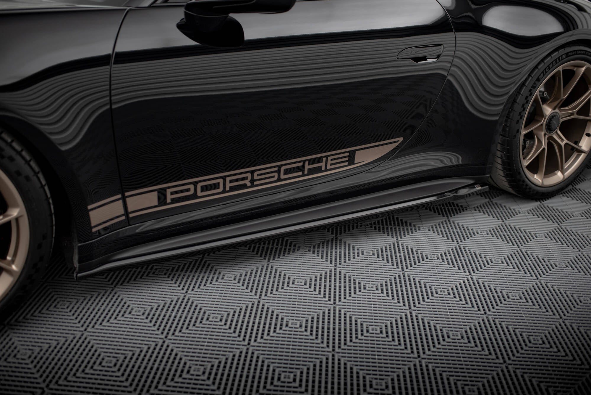 Praguri Porsche 911 992 GT3 2021- v1 - Maxton Design