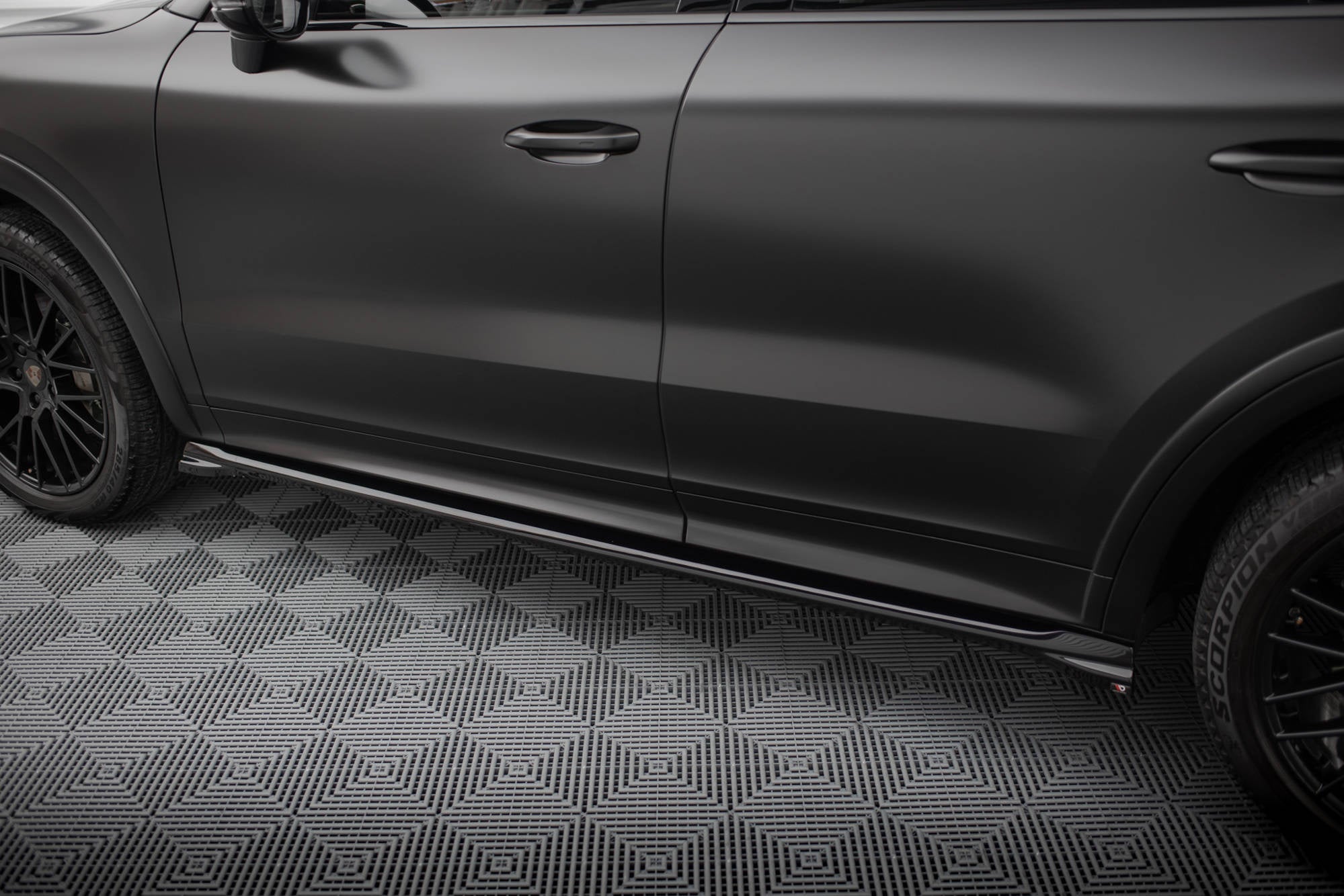 Praguri Porsche Cayenne Sport Design Mk3 2018-2023 v1 - Maxton Design