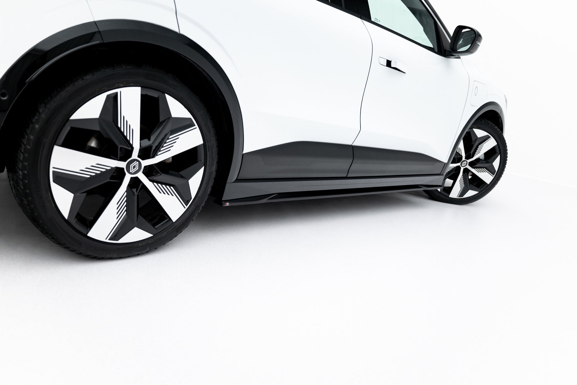 Praguri Renault Megane E-Tech Electric Mk1 2022- v1 - Maxton Design