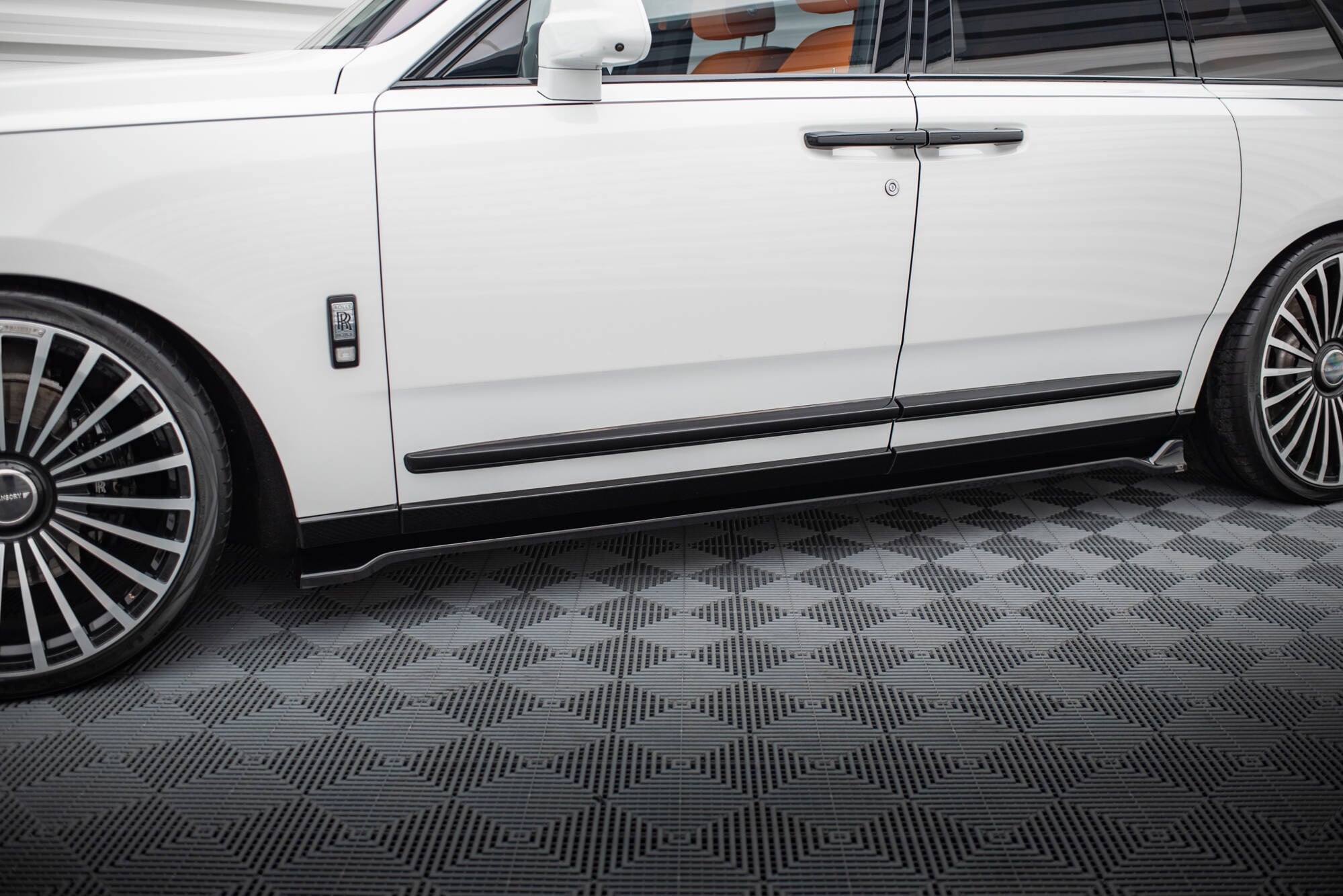 Praguri Rolls Royce Cullinan 2018- v1 - Maxton Design