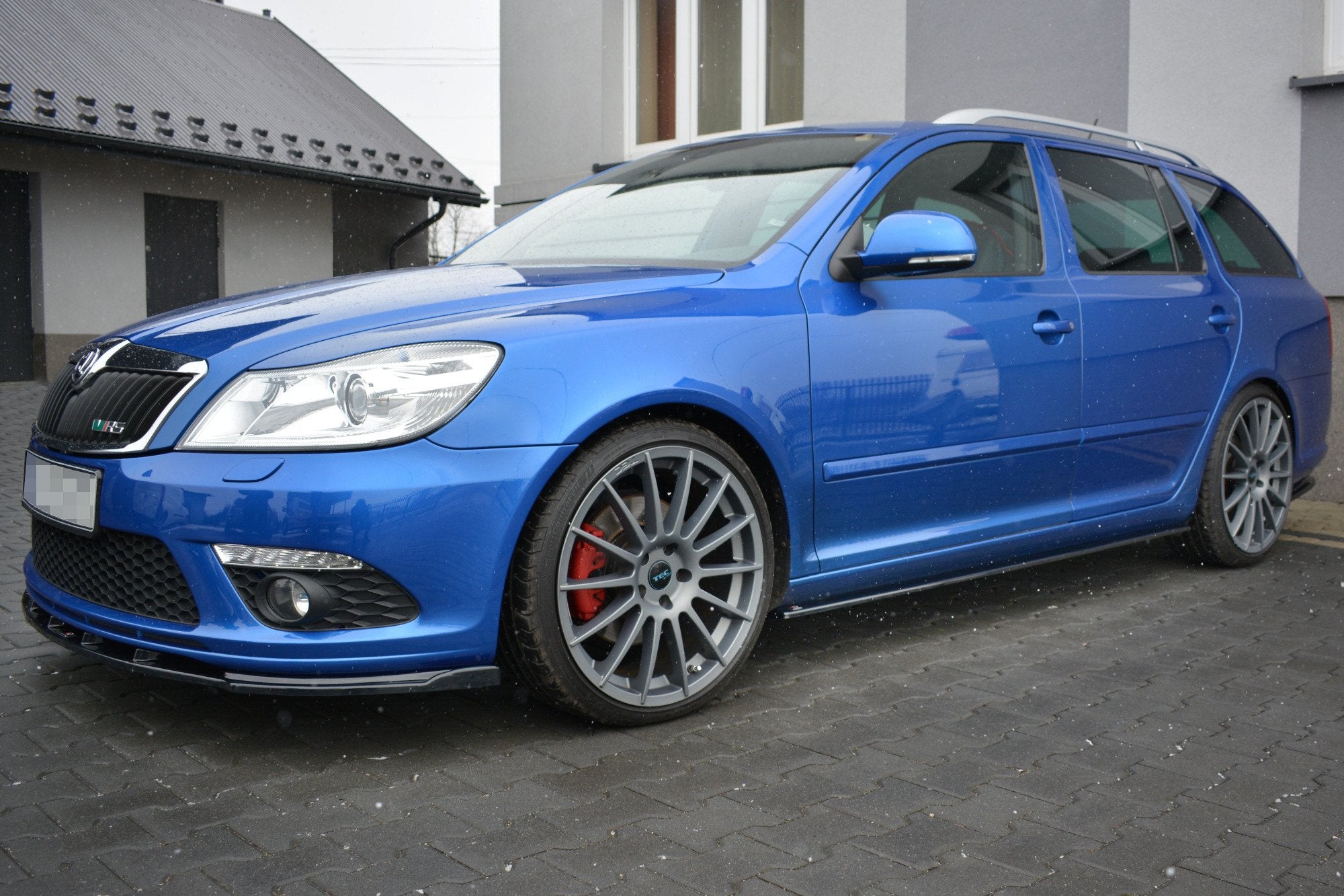 Praguri Skoda Octavia Mk2 RS Facelift 2008-2013 v6 - Maxton Design