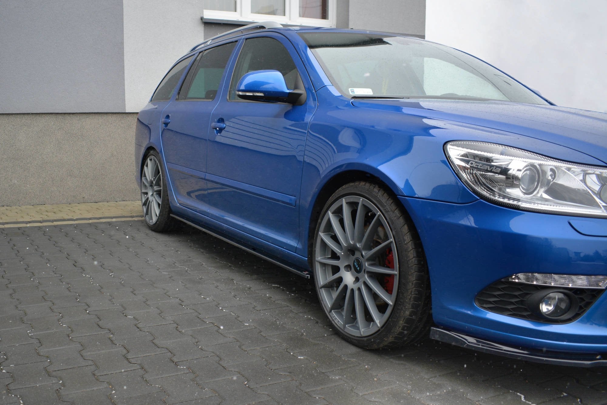Praguri Skoda Octavia Mk2 RS Facelift 2008-2013 v6 - Maxton Design
