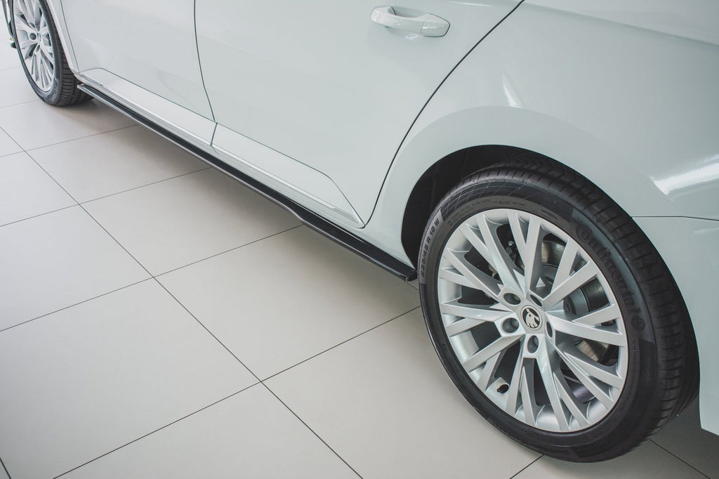 Praguri Skoda Superb Mk3 Facelift 2019- v2 - Maxton Design