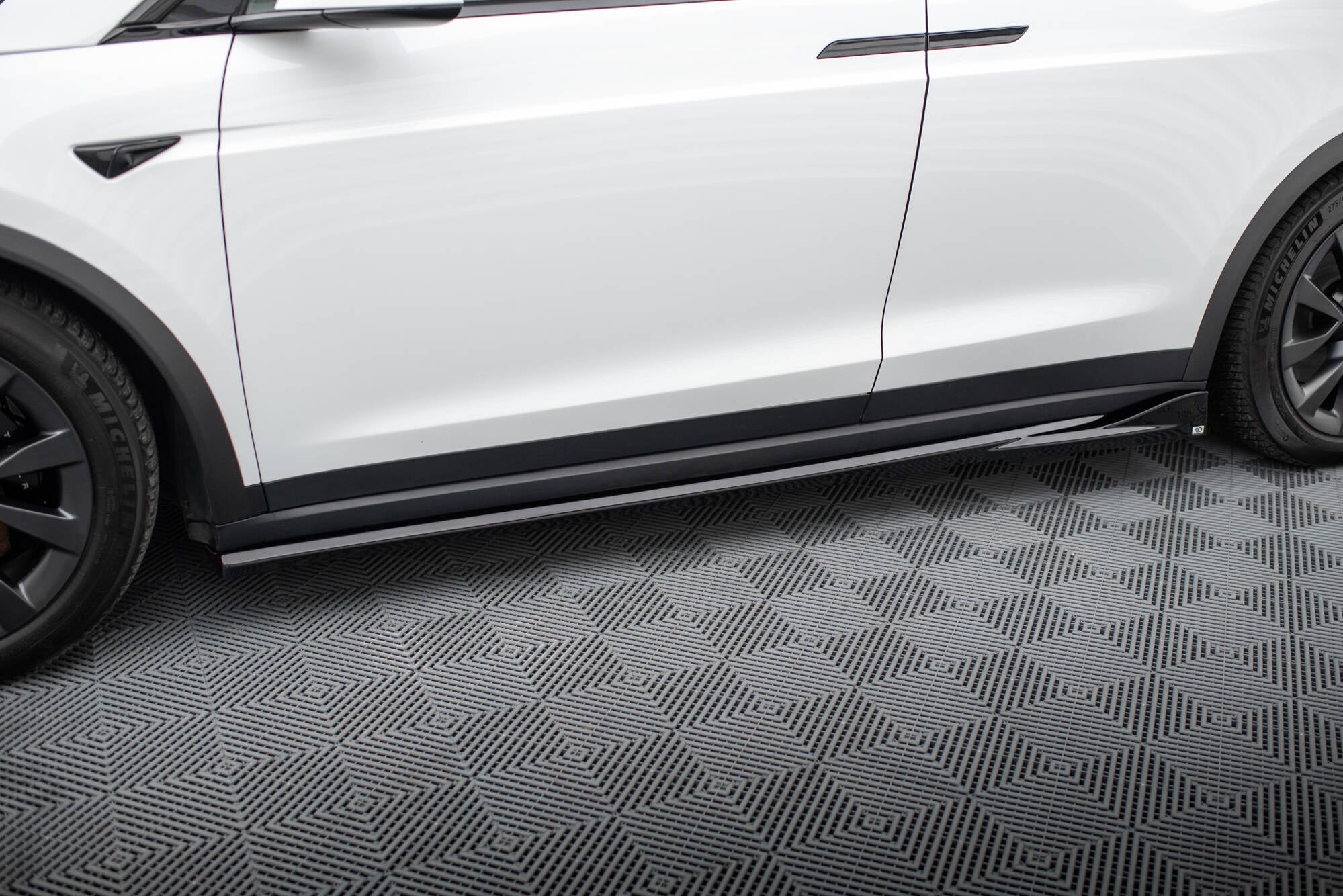 Praguri Tesla Model X Mk1 Facelift 2021- v3 - Maxton Design